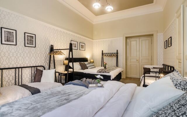 Modern APT in Center by Michal&Friends