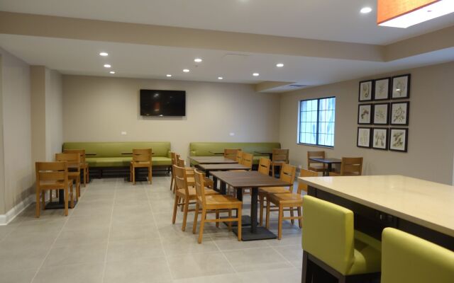 Country Inn & Suites by Radisson, Hoffman Estates, IL