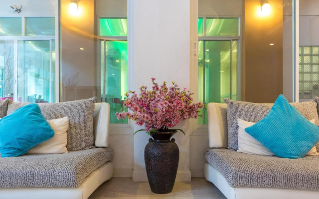 Nana Chat Bangsaen Hotel