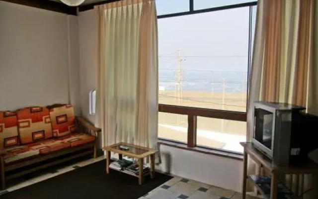 Da Hueif Surf Camp