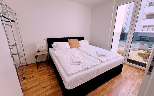 Apartments next to Public Transport GG13