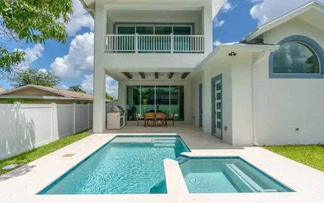 Stunning Vanderbilt Beach House With Heated Pool