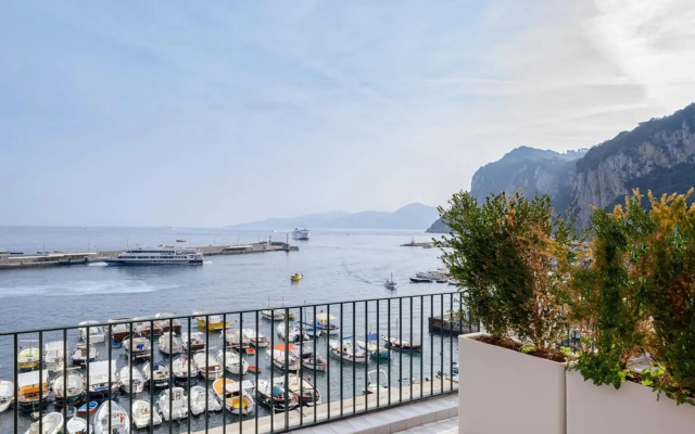 Capri Marina Suite