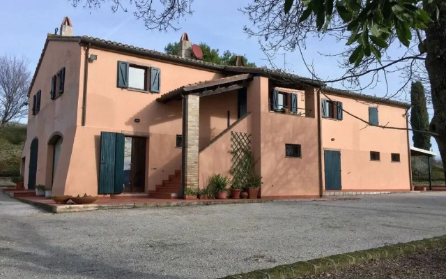Traditional Villa in Varano With Private Garden