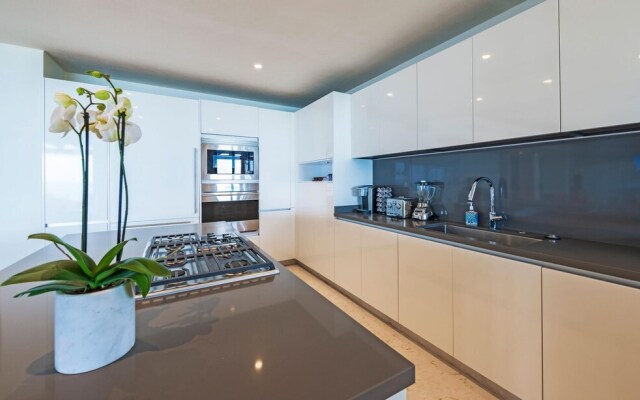 Sunny Vacation Villa 83