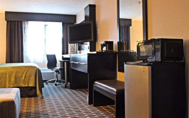 Quality Inn & Suites Detroit Metro Airport