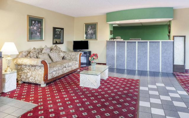 Super 8 By Wyndham Forney/East Dallas