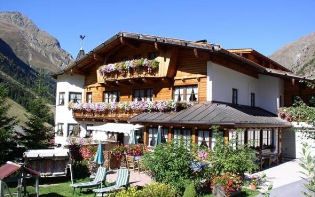 Apartpension Almhof und Reithof Pitztal