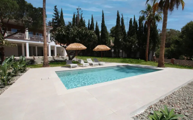 Tess Villa Olmos in M Laga