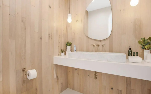 Villa Camellia - Charming 5 BR Home in the Heart of Studio City