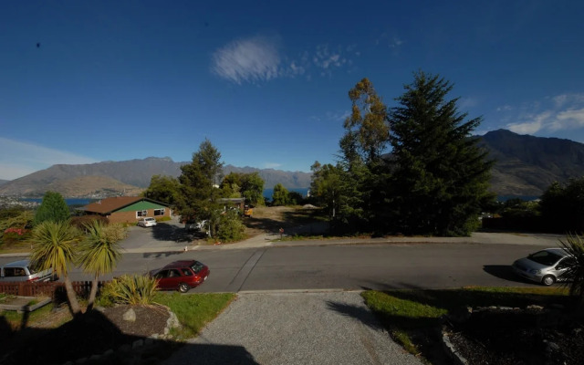 Big spacious house - great views