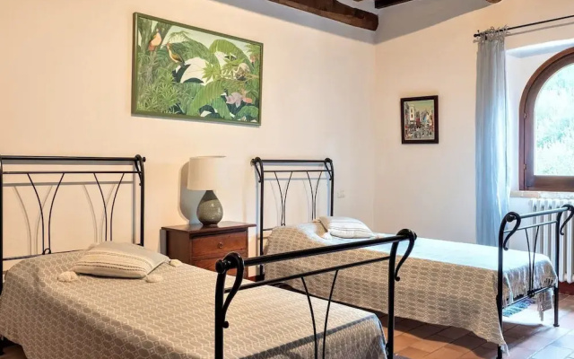 Villa in Umbria With Private Pool & Valley Views