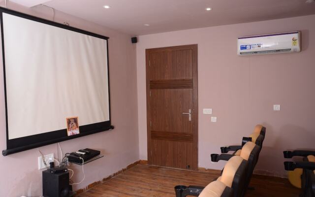 Bankey Bihari Holiday Homes By Naavagat