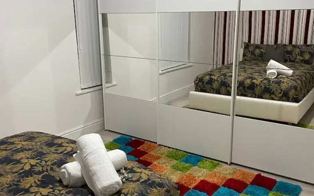 Manchester - 1 Bed- Garden - Parking