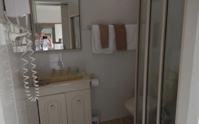 Pioneer Way Motel