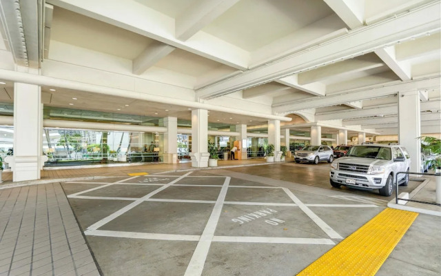 Ala Moana Hotel Room Near Beach