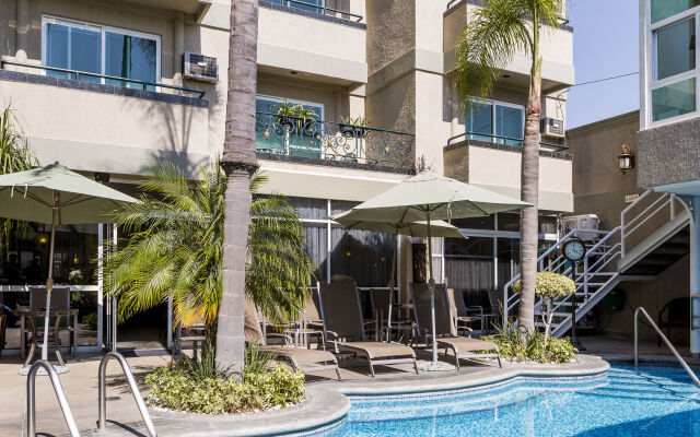 Hotel & Suites Aliana