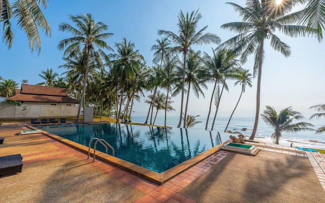 Bansaithong Beach Resort