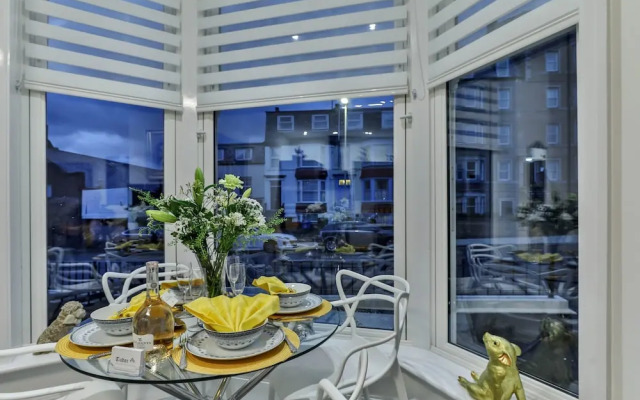 The Apartment, Luxury for up to 4 Guests
