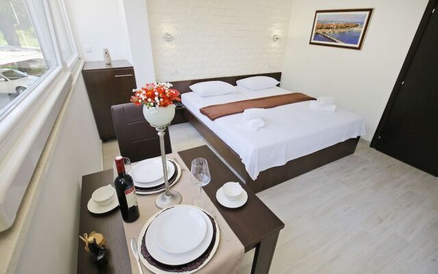 Deluxe Mkc Apartments