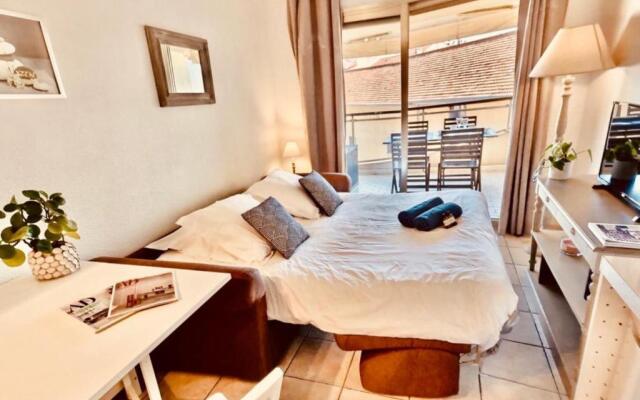 Cannes 5 minutes walking to the Palais