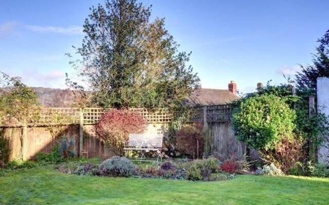 Stunning Holiday Home in Robertsbridge with Private Garden