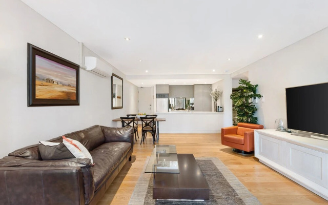Surry Hills Modern Two Bedroom - 13 CRN