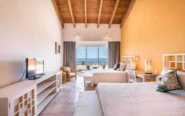 Beachfront w Jacuzzi Sotogrande at Cap Cana