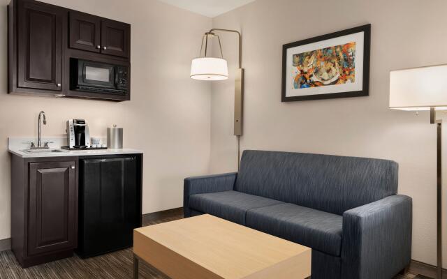 Holiday Inn Express & Suites Mt. Pleasant by IHG