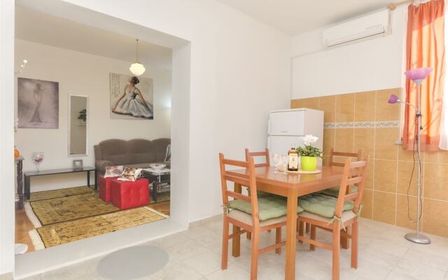 Apartment and Rooms Ive