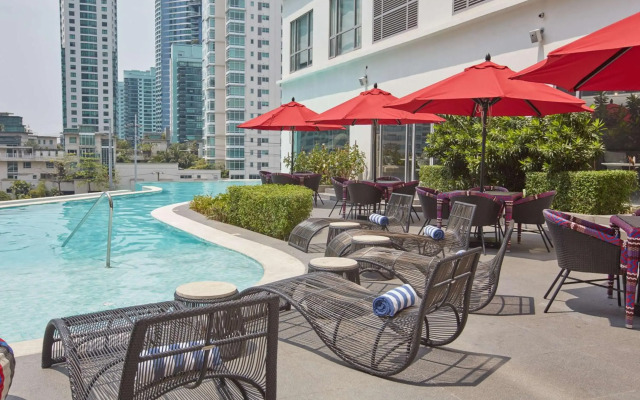 Novotel Suites Manila at Acqua