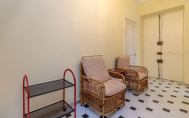 Giannina few Meters From Theater Ariston