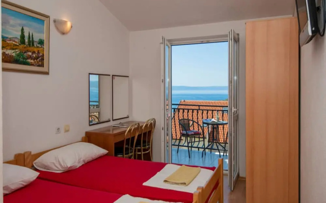 Excellent 1 Bedroom Apartment in Makarska