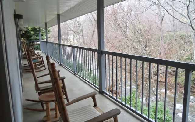 Four Seasons Inn
