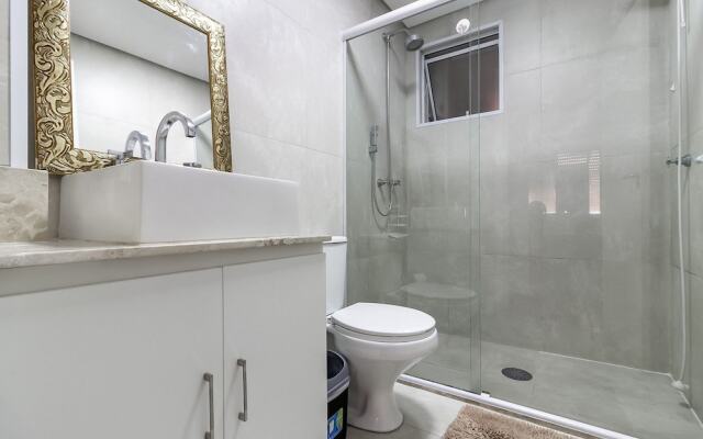 Amplo apartamento no centro, 2 quadras do metrô
