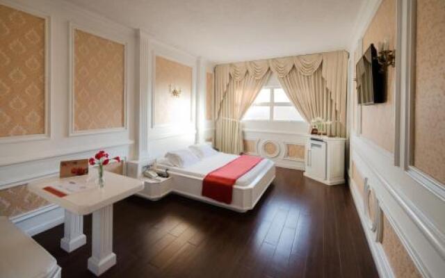 Auto Hotel Omni