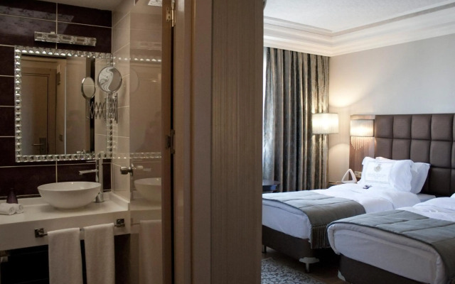 Grand Atakum Hotel
