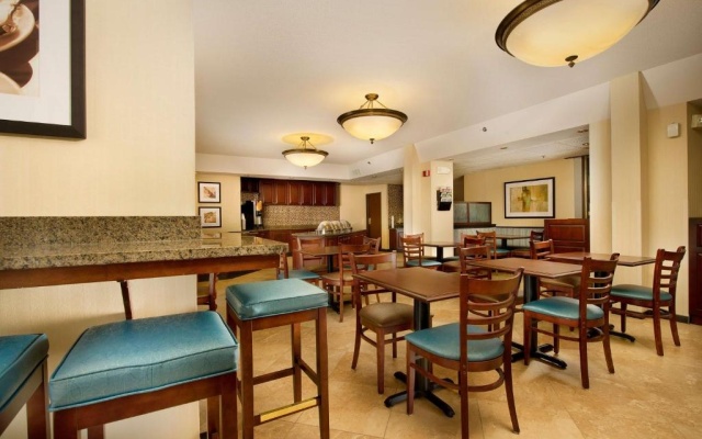 Drury Inn & Suites St. Louis St. Peters
