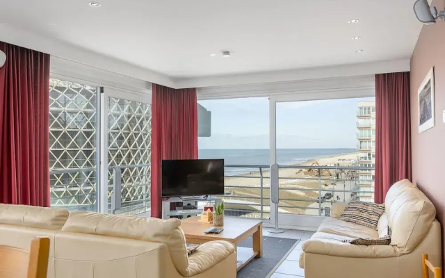 Apartment With Frontal Sea-views