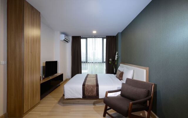 Ten Ekamai Suites Serviced Apartment