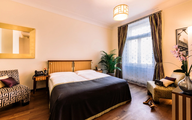Art Deco Hotel Montana