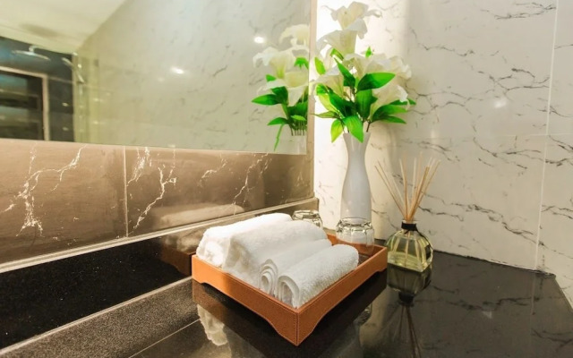 State Tower Silom By Haloth