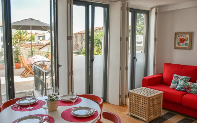 NEW!Central w/ sunny terrace - 9 min walk Trindade
