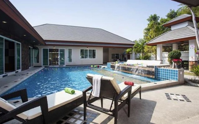 Baan Piamsuk Pool Villa By Pinky