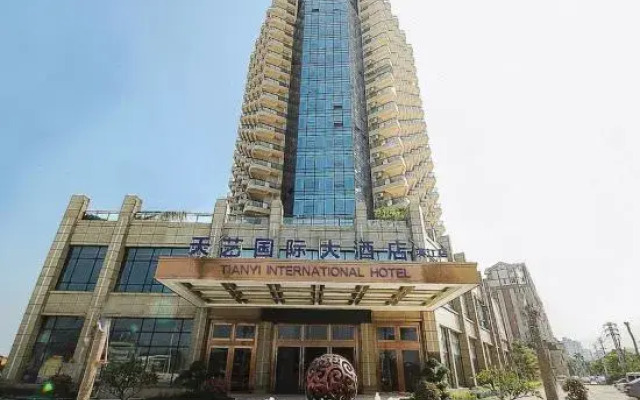 Tianyi International Hotel (Nandujiang Meilan Airport Branch)
