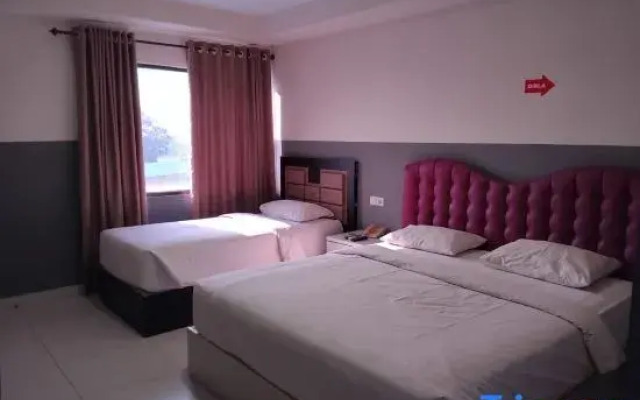 Anaya Hotel and Ballroom