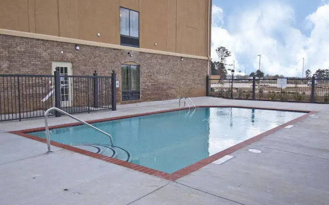 Holiday Inn Express: Pearl