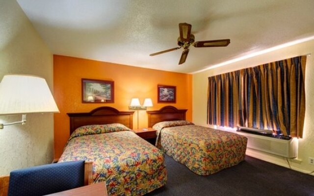 American Best Inn By OYO I-35 Perry near Lake McMurtry