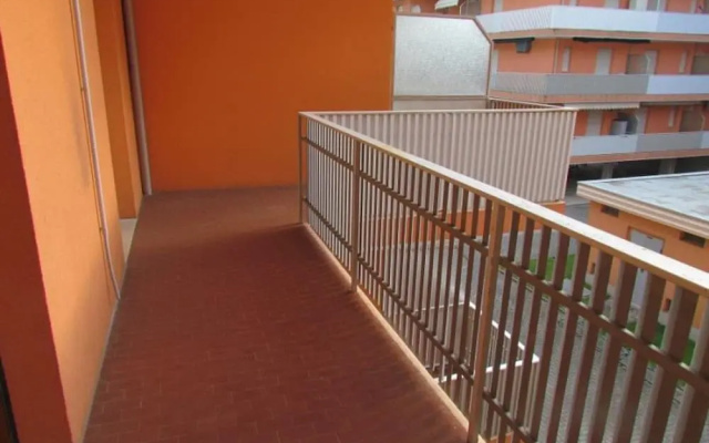 Spacious Flat With Pool Access