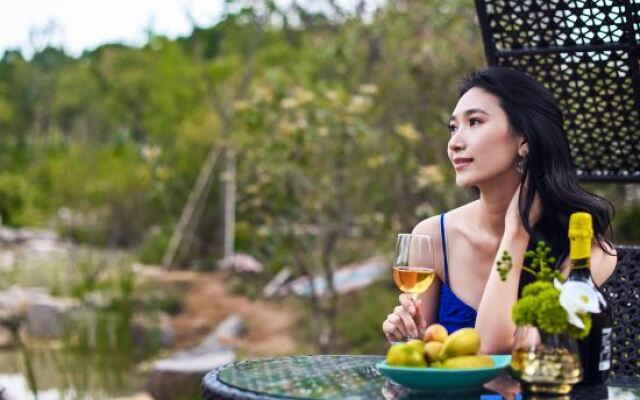 Grand New Century Nanshan Heyuan Hot Spring Resort